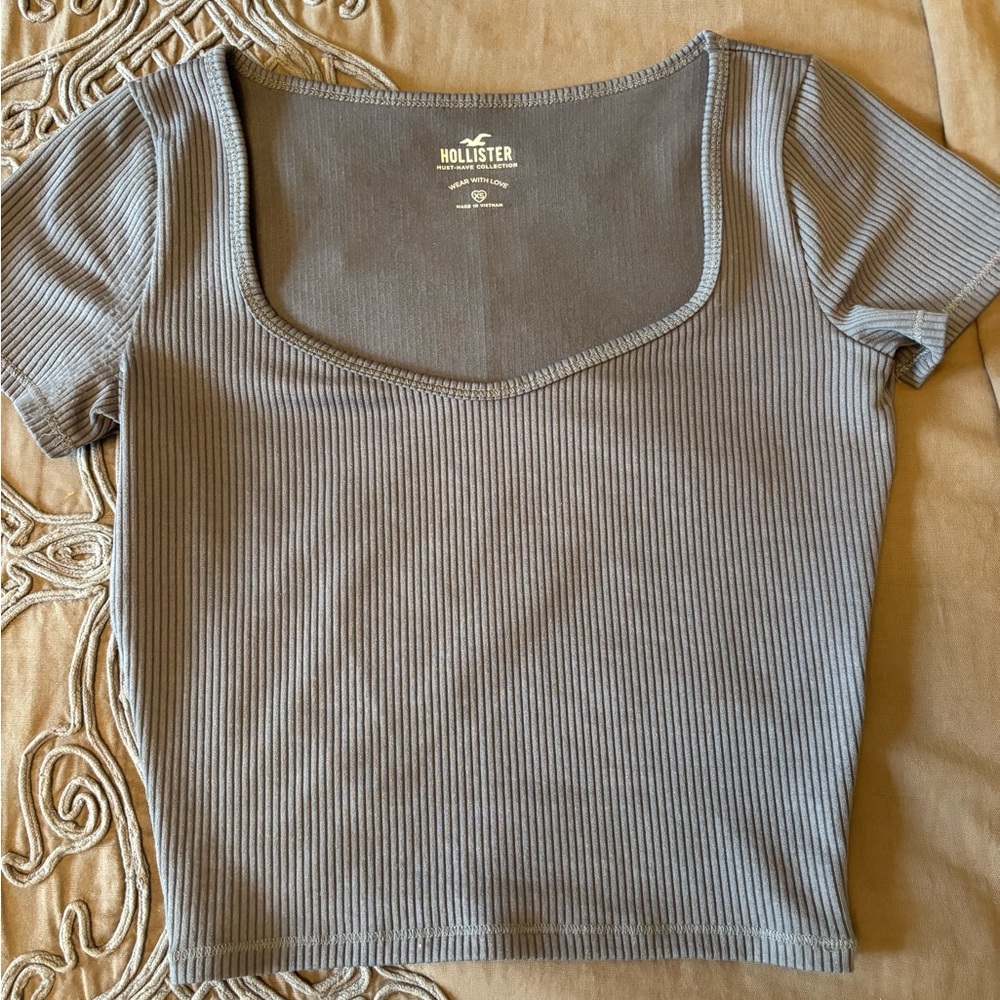 Hollister baby tee Size: XS